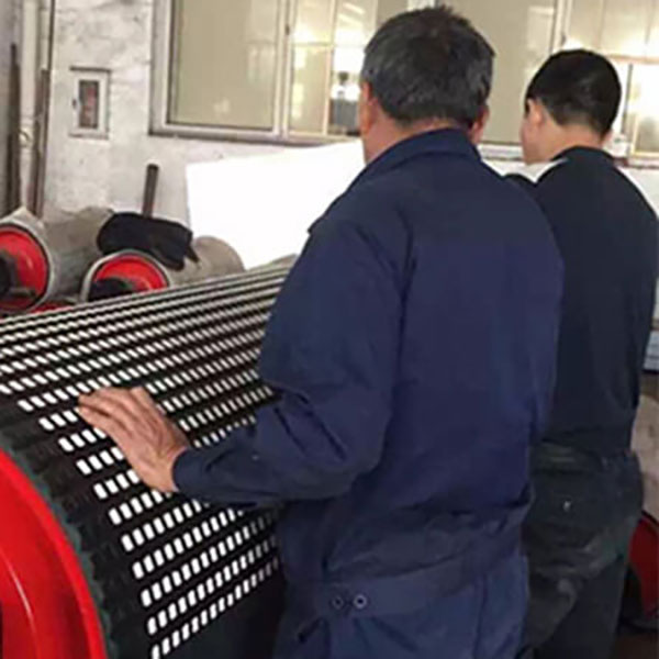 Recubrimiento cerámico para poleas transportadoras Recubrimiento cerámico para poleas transportadoras