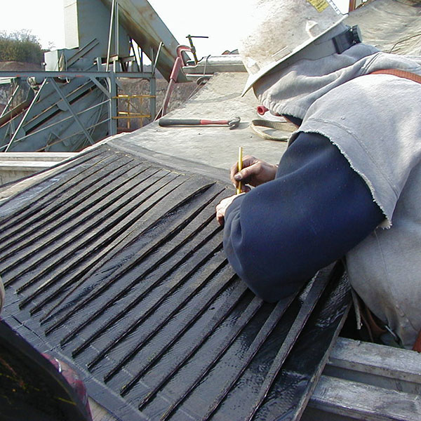 Aplicación de materiales de reparación de unión en caliente Aplicación de materiales de reparación de unión en caliente